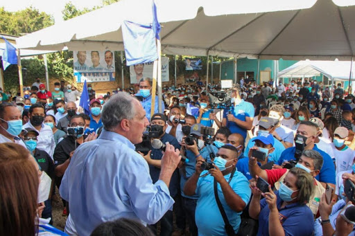 “No podemos descuidarnos ni un segundo en las mesas el día de las elecciones”, pide Tito Asfura en Olancho “No podemos descuidarnos ni un segundo en las mesas el día de las elecciones”, pide Tito Asfura en Olancho