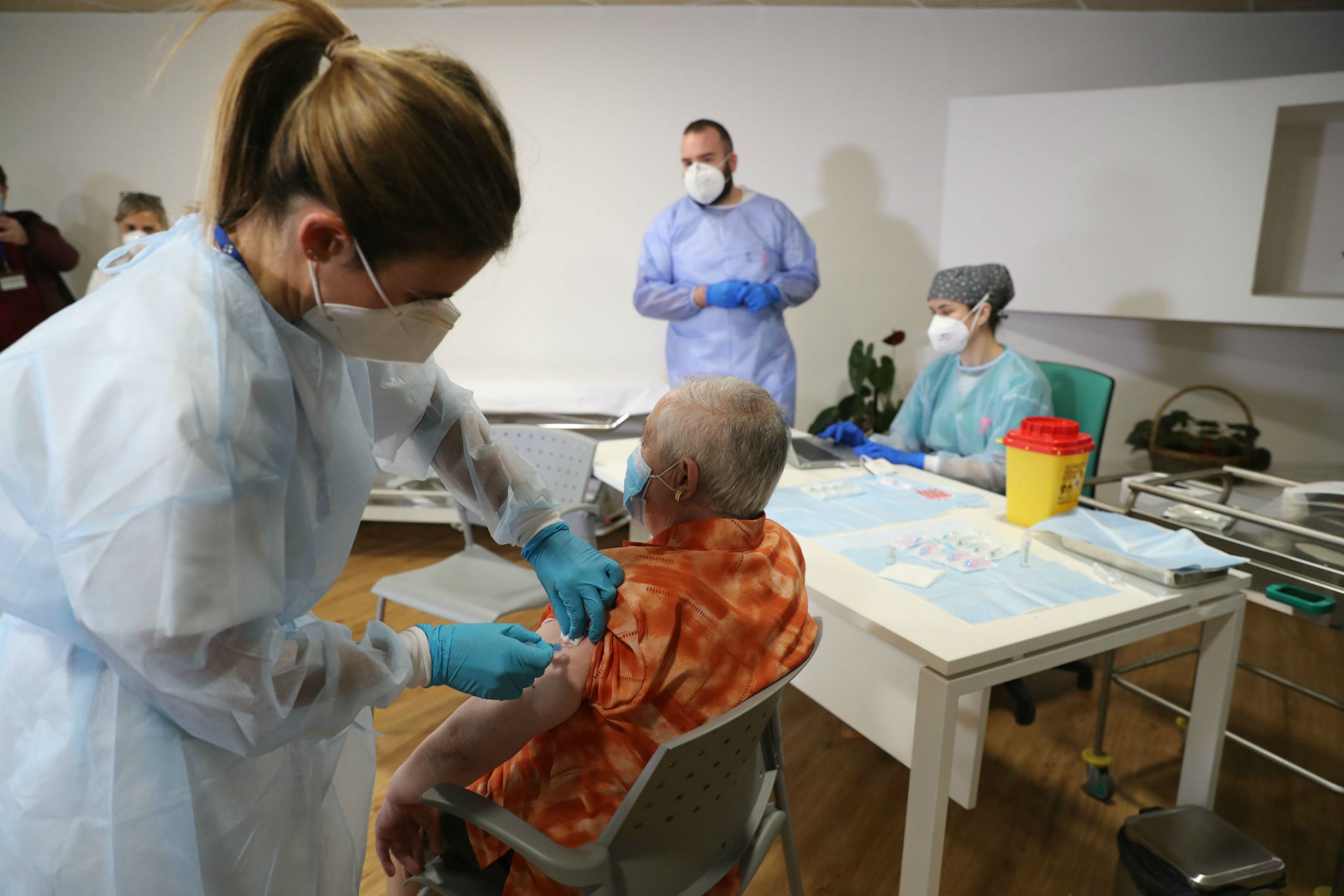 Hoy se espera concluya vacunación anticovid del personal de salud en Choluteca