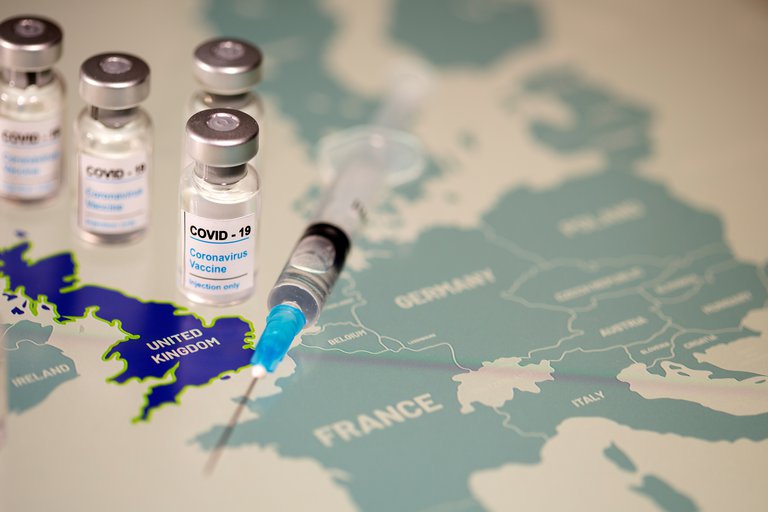 Más de 800 voluntarios recibirán dos dosis, pero de vacunas diferentes contra el Coronavirus en Reino Unido Más de 800 voluntarios recibirán dos dosis, pero de vacunas diferentes contra el Coronavirus en Reino Unido