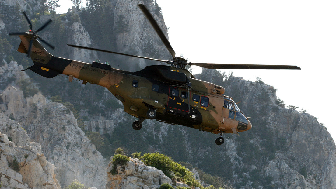 Al menos 9 muertos y 4 heridos al estrellarse un helicóptero militar en el este de Turquía Al menos 9 muertos y 4 heridos al estrellarse un helicóptero militar en el este de Turquía