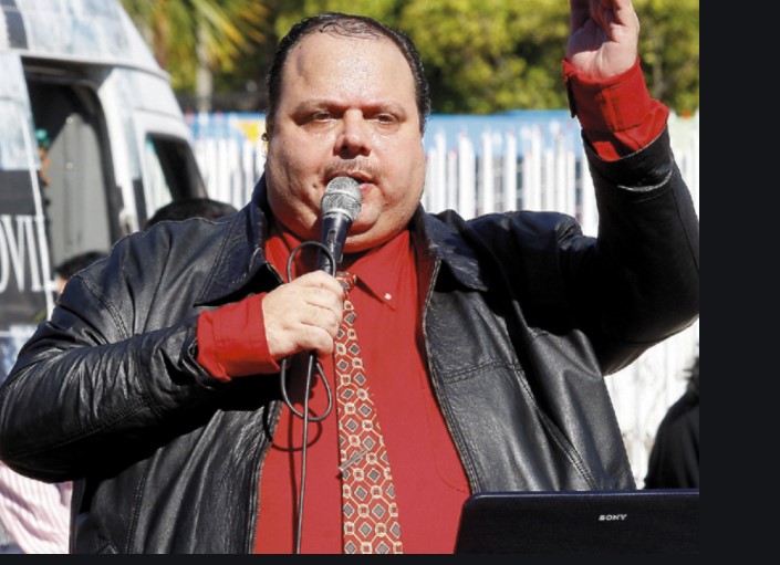 Esteban Handal: «La situación del partido es grave como dicen los médicos es de muerte» Esteban Handal: «La situación del partido es grave como dicen los médicos es de muerte»