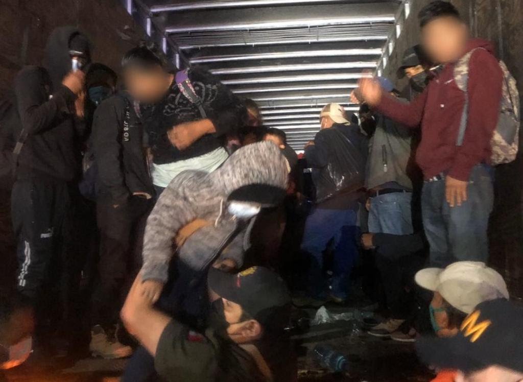 Detienen en México a 200 migrantes que viajaban en camión; entre ellos varios hondureños