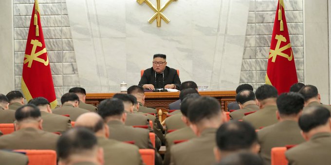 Kim Jong-un ordenó fusilar a cuatro personas por traficar películas y música de Corea del Sur Kim Jong-un ordenó fusilar a cuatro personas por traficar películas y música de Corea del Sur