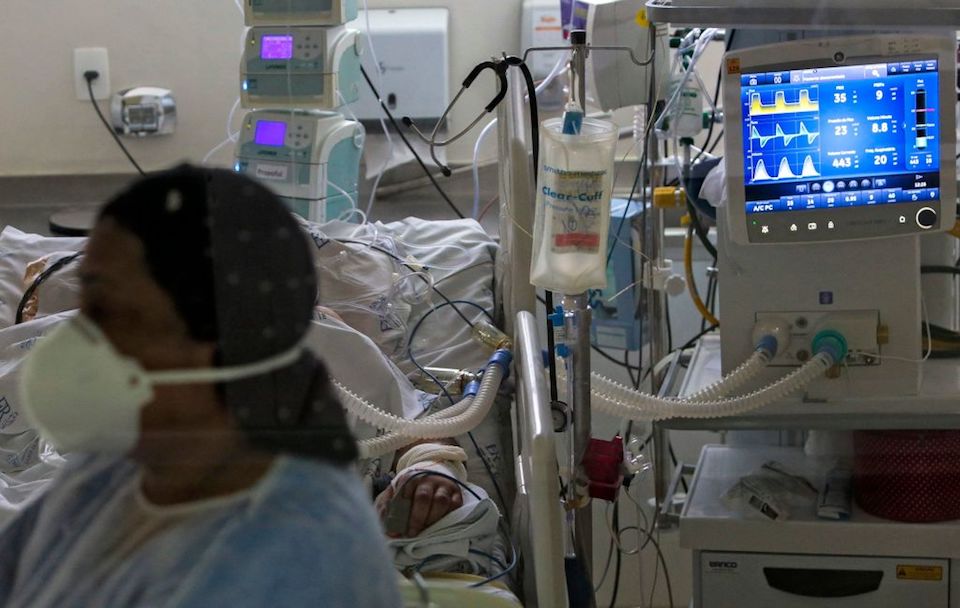 Brasil: Se agotan los medicamentos para intubación y una ciudad podría retirar a pacientes de los ventiladores