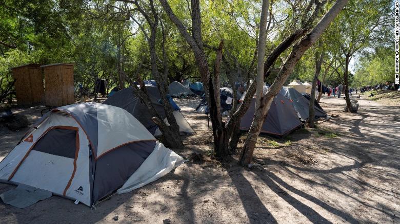 Desmantelan campamento de migrantes en Matamoros, México Desmantelan campamento de migrantes en Matamoros, México