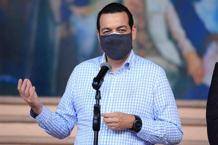 Carlos Madero: «Si una empresa quiere donar vacunas a sus trabajadores, lo deben hacer con el procedimiento del Gobierno»