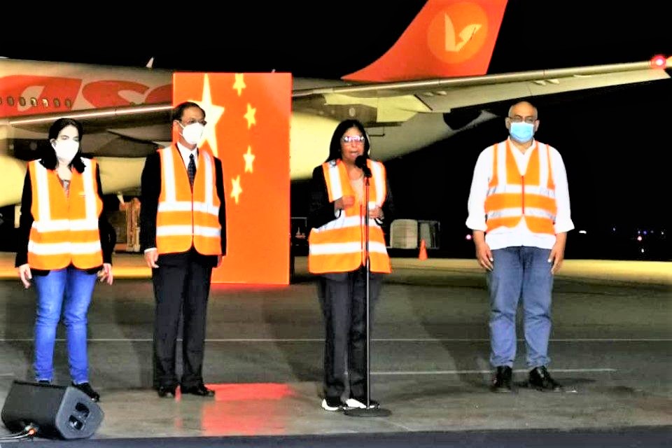 Venezuela recibe 500 mil dosis de la vacuna china de Sinopharm