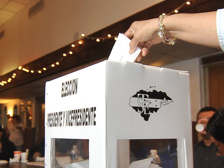 La propuesta de introducir un cuadernillo adicional es inviable, asegura Eduardo Fuentes