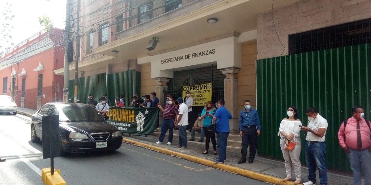 Empleados públicos amenazaron con irse a las calles a partir de este día Empleados públicos amenazaron con irse a las calles a partir de este día