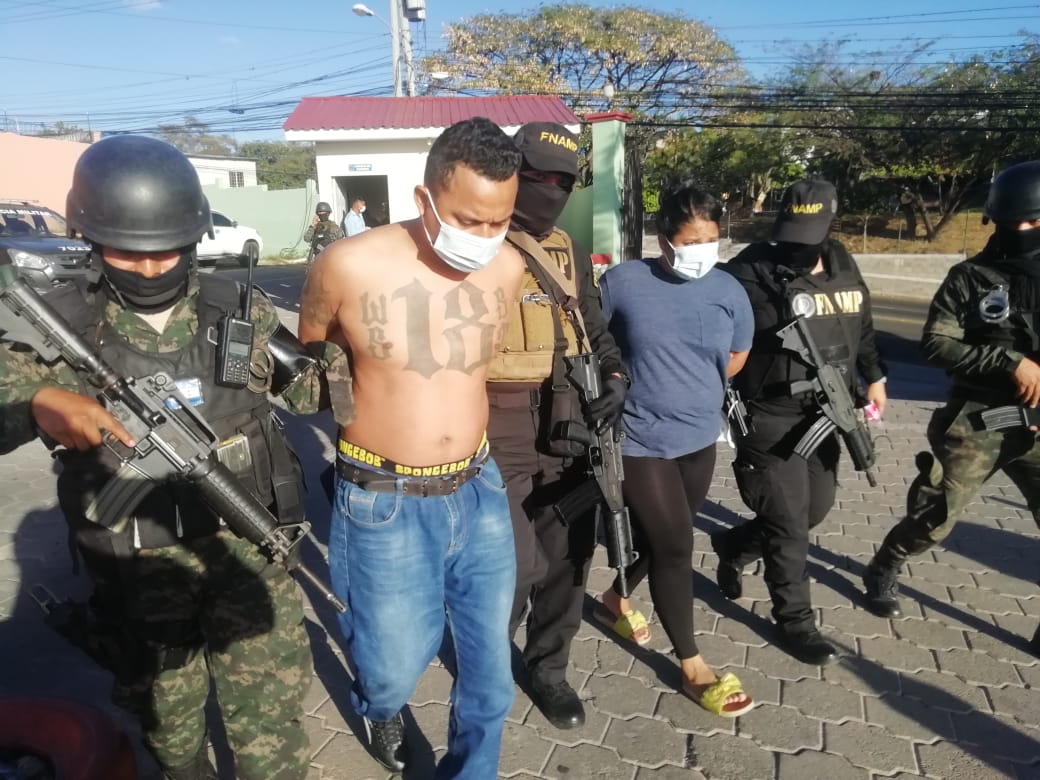 Cae pareja, supuestos cabecillas de la pandilla 18 en La Guazalona Cae pareja, supuestos cabecillas de la pandilla 18 en La Guazalona