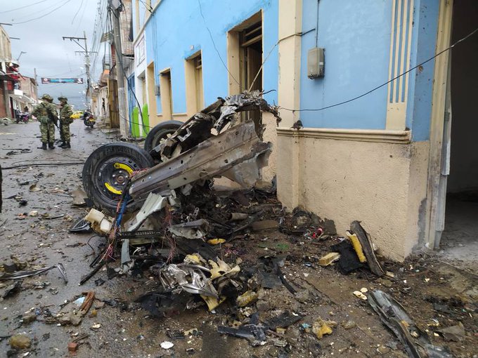 Atentado con coche bomba atribuido a disidentes de las FARC provoca 43 heridos en Colombia