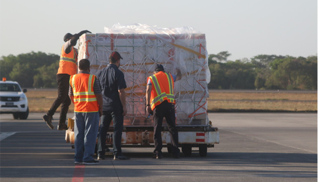 Llega a El Salvador  un millón de vacunas contra Covid-19 desde China