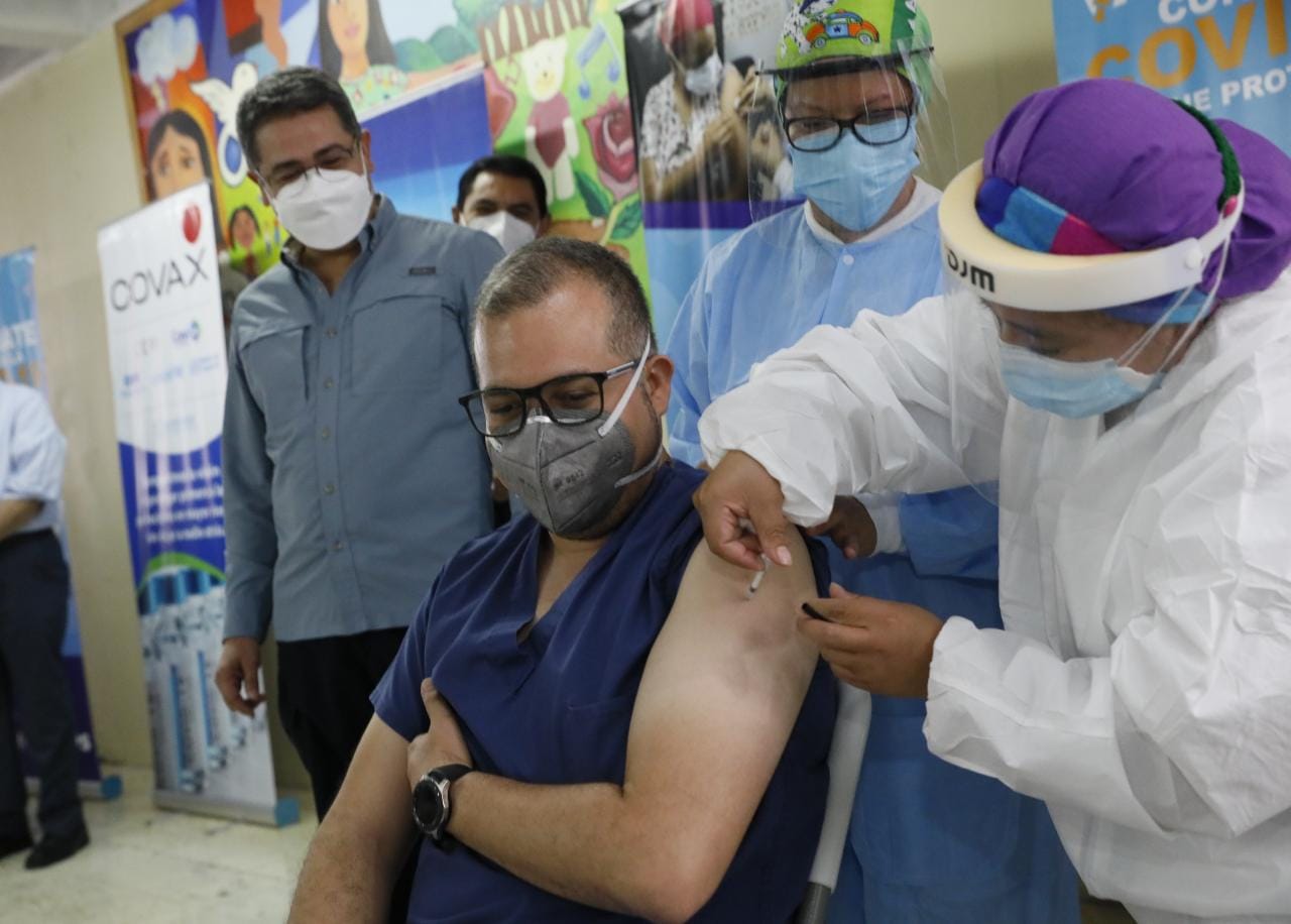 Presidente Hernández da por iniciada segunda campaña de vacunación contra covid-19 Presidente Hernández da por iniciada segunda campaña de vacunación contra covid-19