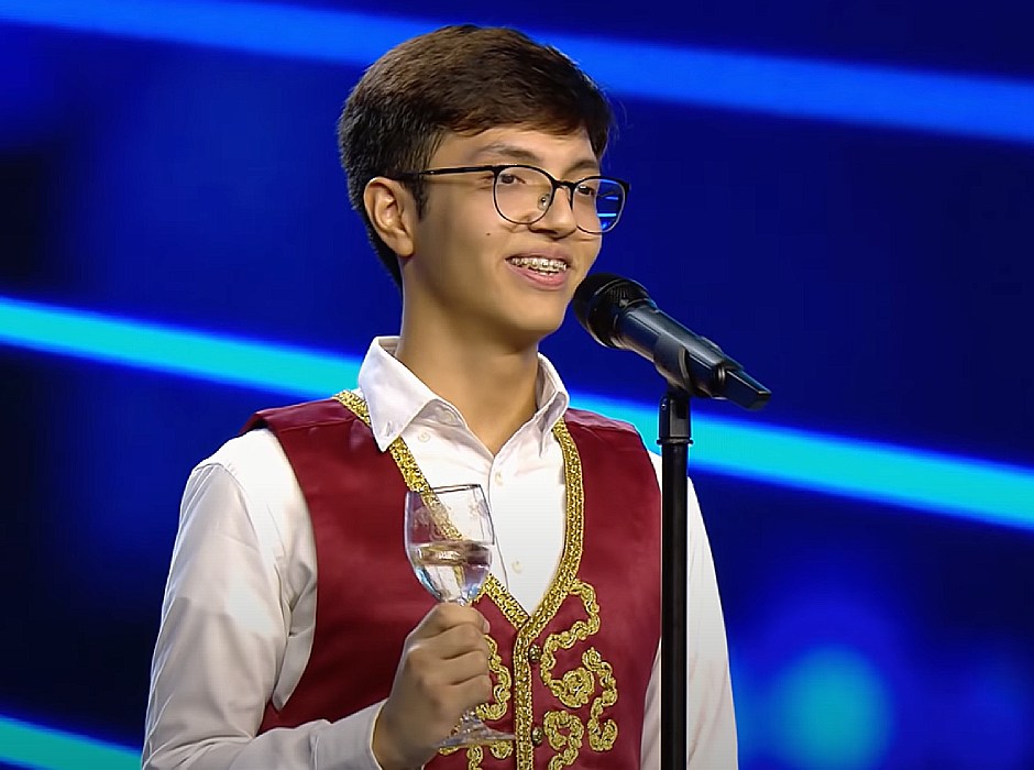 Joven hondureño Dennis Manzanares alcanza el éxito en el programa «Got Talent España 2021»
