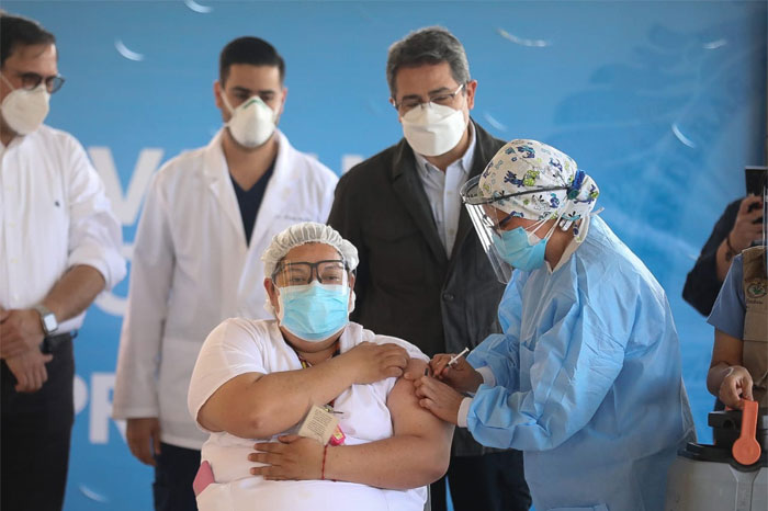 CMH busca adquirir entre 100 mil y 200 mil vacunas para inocular a sus agremiados