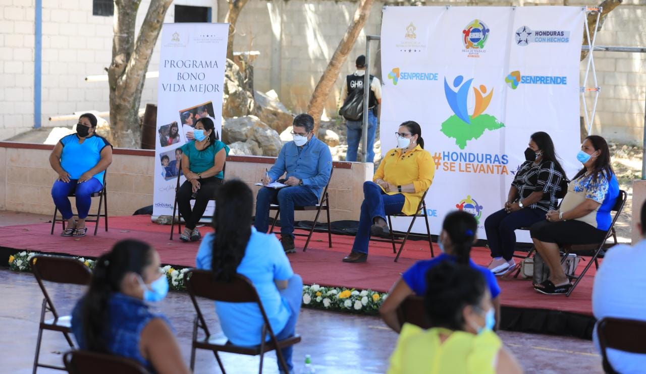 Gobierno lanza proyecto para capacitar financieramente a sectores vulnerables del país Gobierno lanza proyecto para capacitar financieramente a sectores vulnerables del país