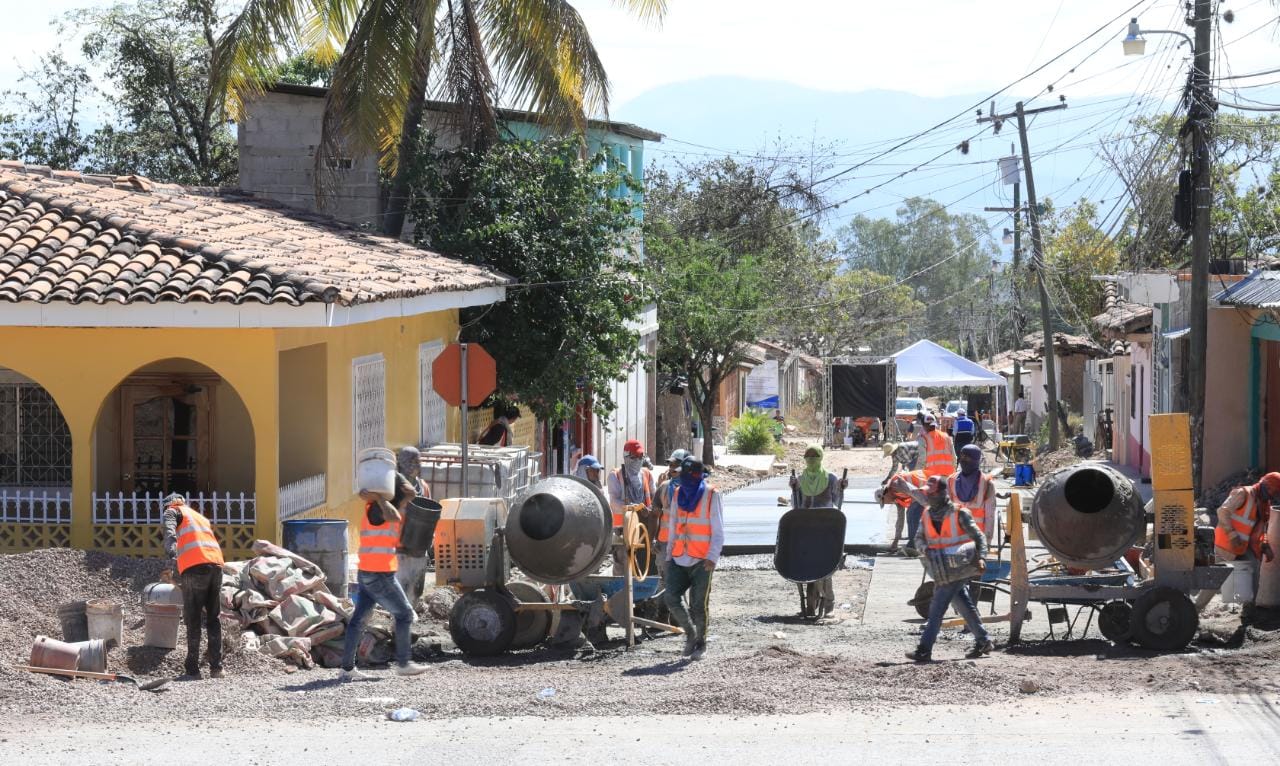 Programa «Honduras Se Levanta» mejorará condiciones de vida de 570 familias en La Paz Programa «Honduras Se Levanta» mejorará condiciones de vida de 570 familias en La Paz