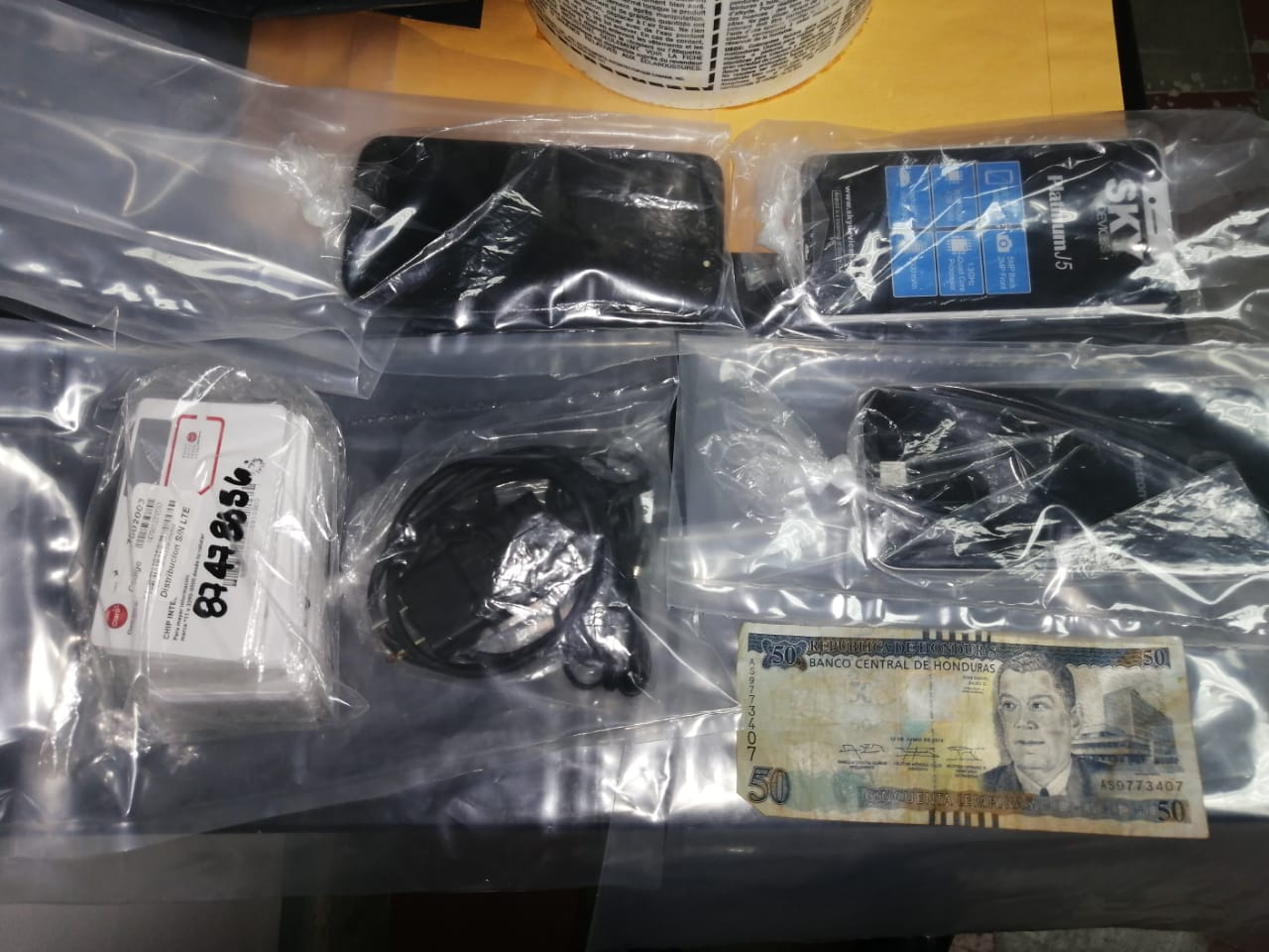 Arresta a joven cuando pretendía introducir varios objetos prohibidos al interior del Centro Penal de La Paz Arresta a joven cuando pretendía introducir varios objetos prohibidos al interior del Centro Penal de La Paz