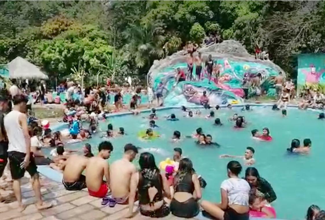 Dr. Marco Eliud Girón: «Nadie se mete a una piscina o playa con mascarilla por lo tanto habrá más contagios» Dr. Marco Eliud Girón: «Nadie se mete a una piscina o playa con mascarilla por lo tanto habrá más contagios»