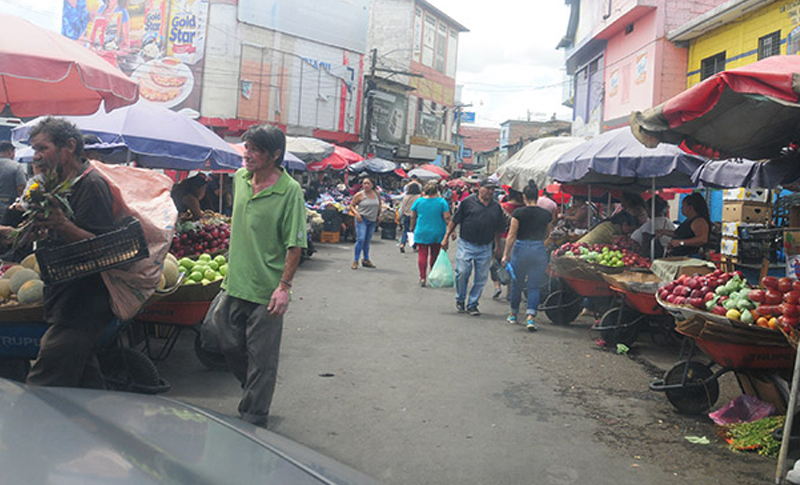 Mercado Zonal Belén reportan bajas en sus ventas, pero esperan que la situación mejore en el transcurso de Semana Santa  