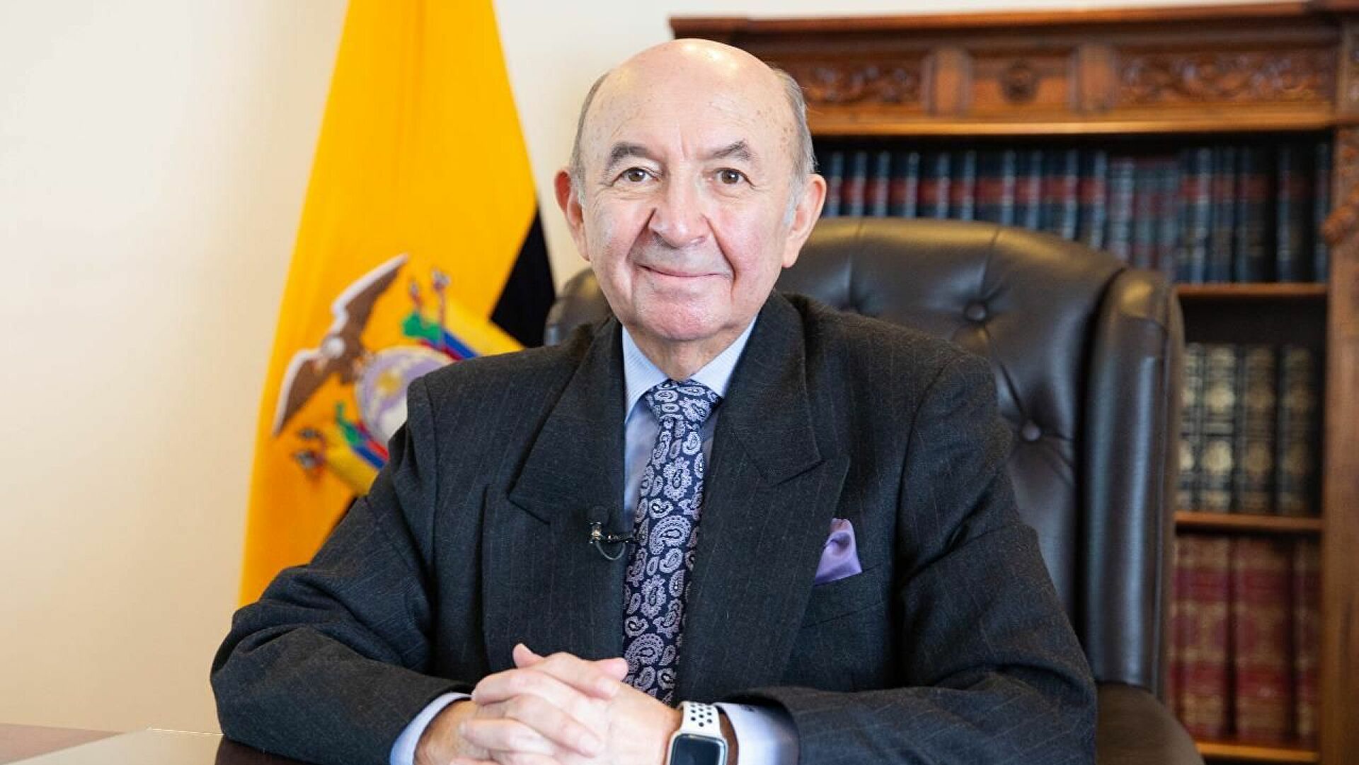 Renuncia el canciller de Ecuador Luis Gallegos Renuncia el canciller de Ecuador Luis Gallegos