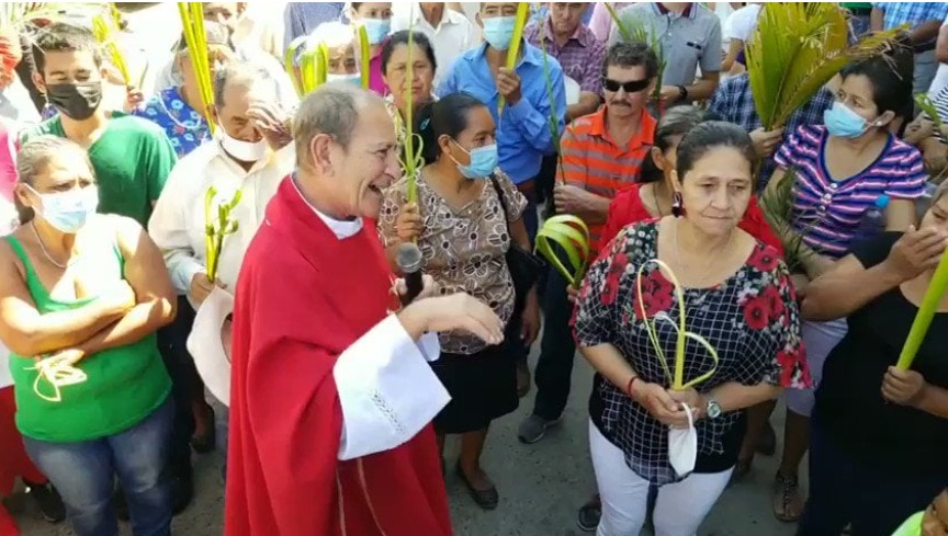 Gobernadora de Copán presentará reclamo en la episcopal contra sacerdote que pidió a feligresía quitarse la mascarilla Gobernadora de Copán presentará reclamo en la episcopal contra sacerdote que pidió a feligresía quitarse la mascarilla