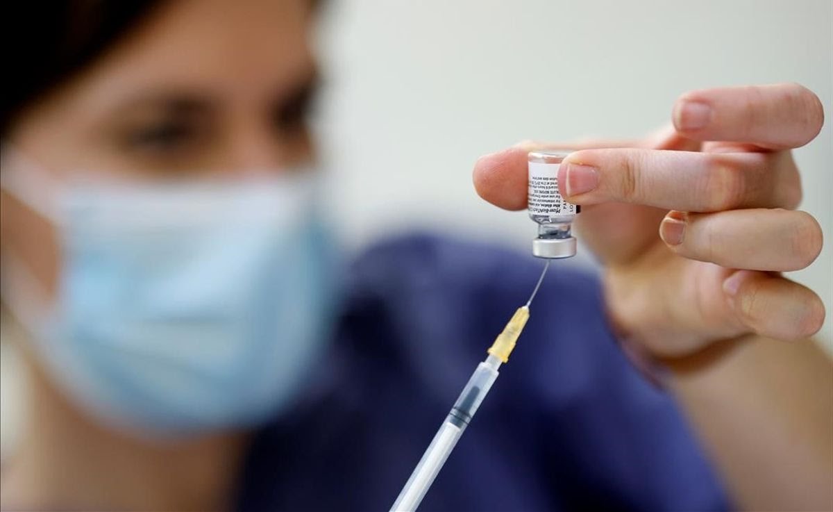 EEUU autoriza a los vacunados de covid a reunirse sin mascarilla