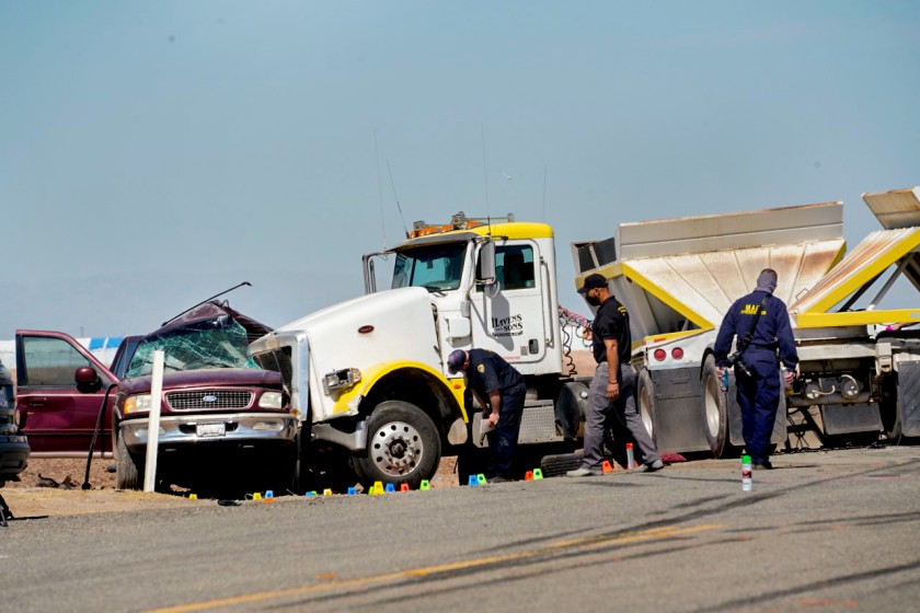 Al menos 15 muertos y varios heridos deja accidente vial en California, EEUU Al menos 15 muertos y varios heridos deja accidente vial en California, EEUU