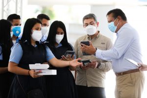 Entregan Tablet en Santa Bárbara y anuncian la reparación de 40 centros educativos afectados por Eta e Iota en ese sector Entregan Tablet en Santa Bárbara y anuncian la reparación de 40 centros educativos afectados por Eta e Iota en ese sector