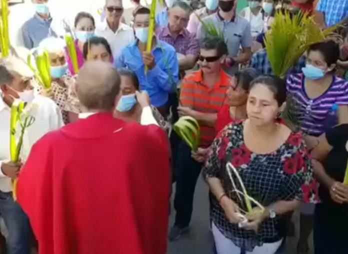 Francis Contreras califica como desafortunada la actitud de un sacerdote en contra de la mascarilla Francis Contreras califica como desafortunada la actitud de un sacerdote en contra de la mascarilla