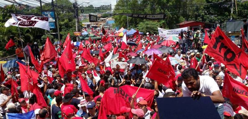 Varios dirigentes abandonan Libre, entre ellos un diputado