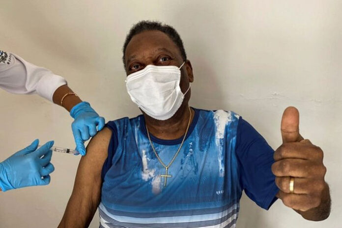 El astro brasileño, Pelé, recibe la vacuna contra la Covid-19 El astro brasileño, Pelé, recibe la vacuna contra la Covid-19