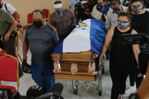 Familiares, amigos y aficionados le dan el último adiós a «Chelato Uclés»