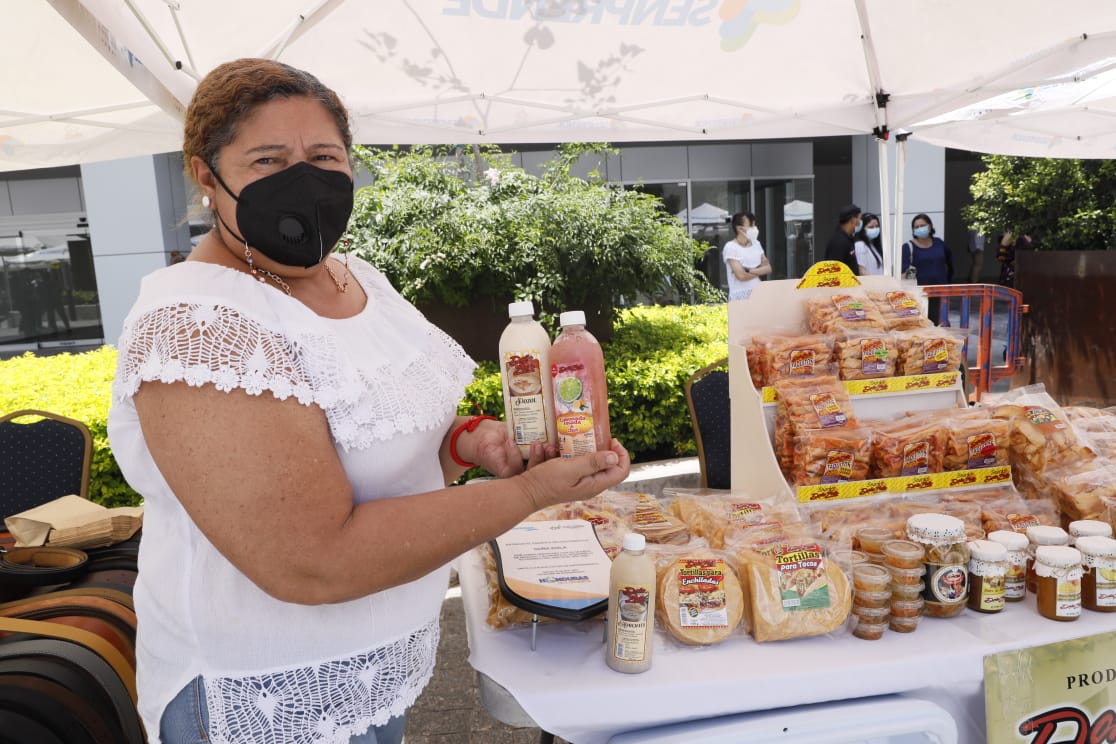 Mujeres celebran día mundial del emprendimiento haciendo realidad su sueño de tener su negocio