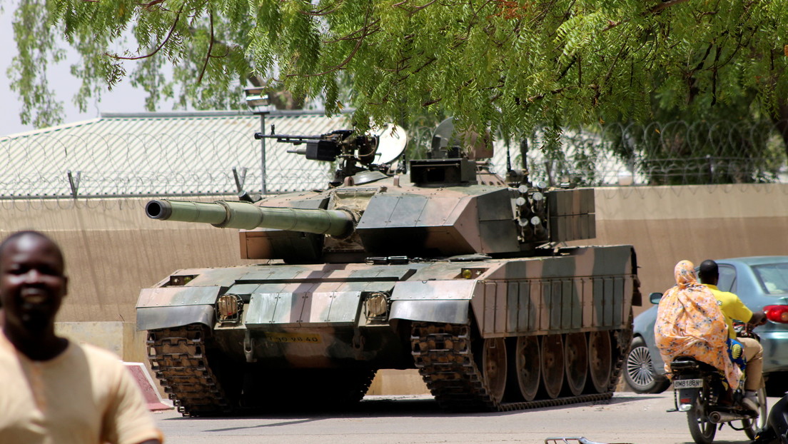 El Consejo Militar de Chad anuncia el cierre de las fronteras y la disolución del Gobierno y el Parlamento tras la muerte del presidente del país El Consejo Militar de Chad anuncia el cierre de las fronteras y la disolución del Gobierno y el Parlamento tras la muerte del presidente del país