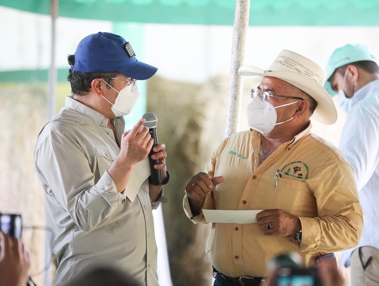 Presidente Hernández entrega financiamiento de Crédito Solidario a emprendedores de Olanchito