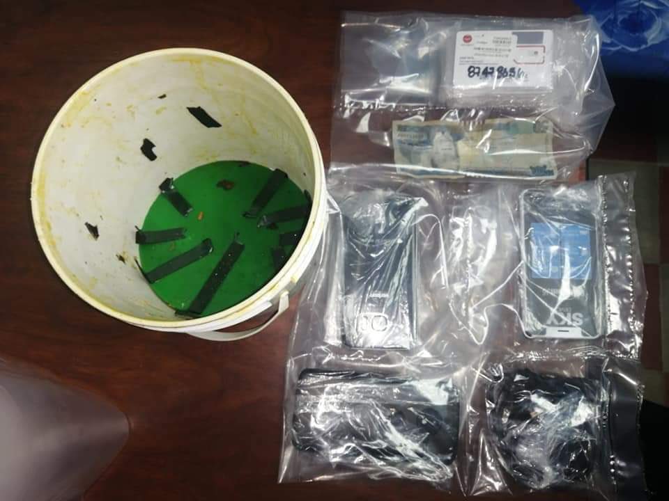 Capturan a un hombre  que pretendía ingresar celulares dentro de «sopa de pollo» en el penal de La Paz