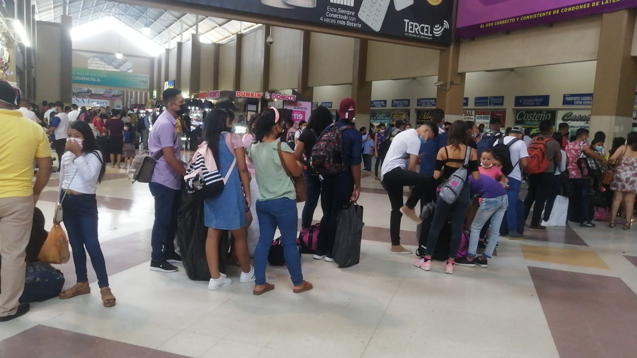 Abarrotada amaneció la «Gran Terminal Metropolitana» en SPS