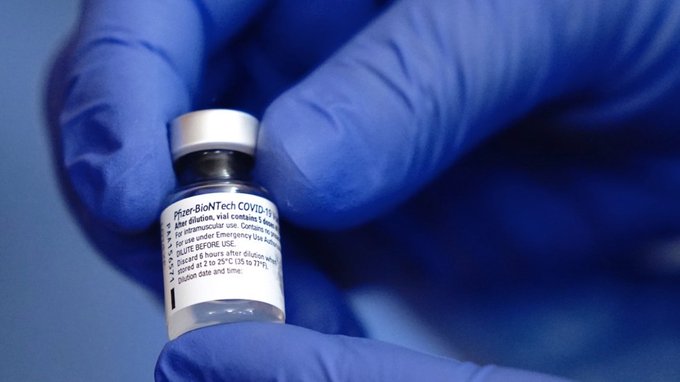 Pfizer detecta venta de vacunas falsas en México