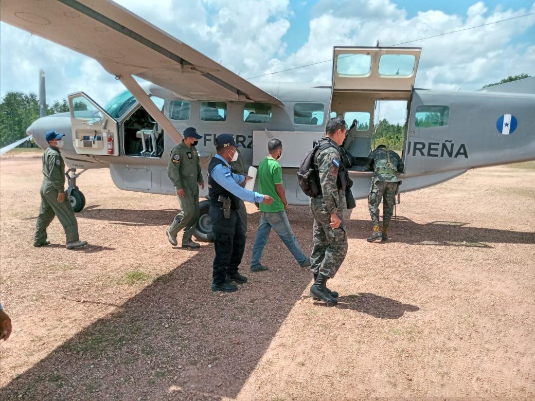 Capturan sospechoso de asesinar a dos hombres en Gracias a Dios Capturan sospechoso de asesinar a dos hombres en Gracias a Dios