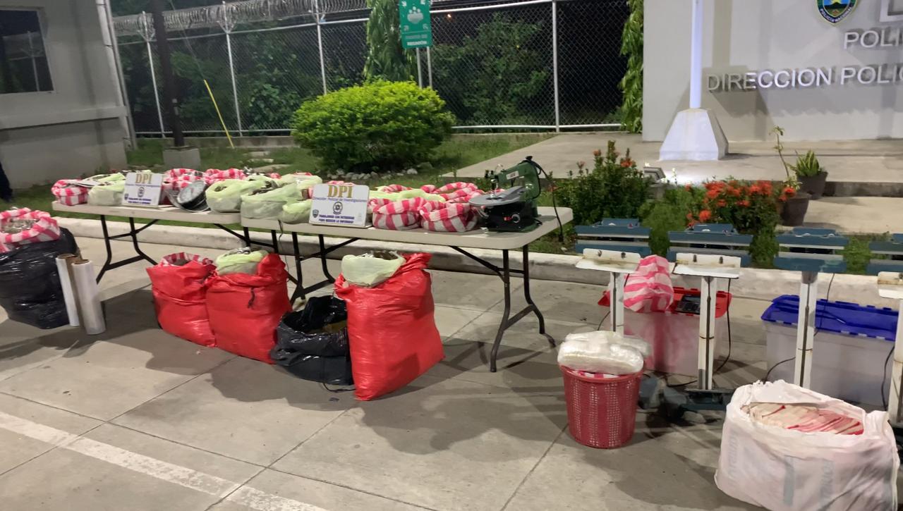 Desarticulan narcolaboratorio de la MS-13 y les decomisan mas de 900 libras de marihuana en la zona norte del país Desarticulan narcolaboratorio de la MS-13 y les decomisan mas de 900 libras de marihuana en la zona norte del país