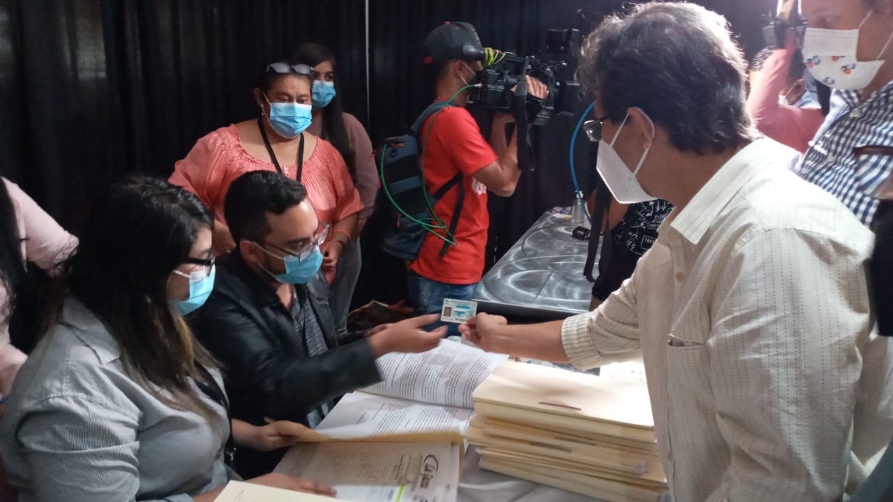 Luis Zelaya presenta ante el CNE un recurso de nulidad de las elecciones primarias