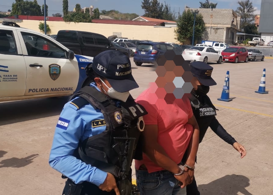 Por la supuesta violación de su propia hija de 13 años capturan a un hombre en El Hatillo, FM