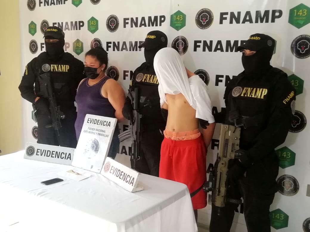 La FNAMP captura a madre e hijo supuestos integrantes de la MS 13, en un operativo en la capital La FNAMP captura a madre e hijo supuestos integrantes de la MS 13, en un operativo en la capital