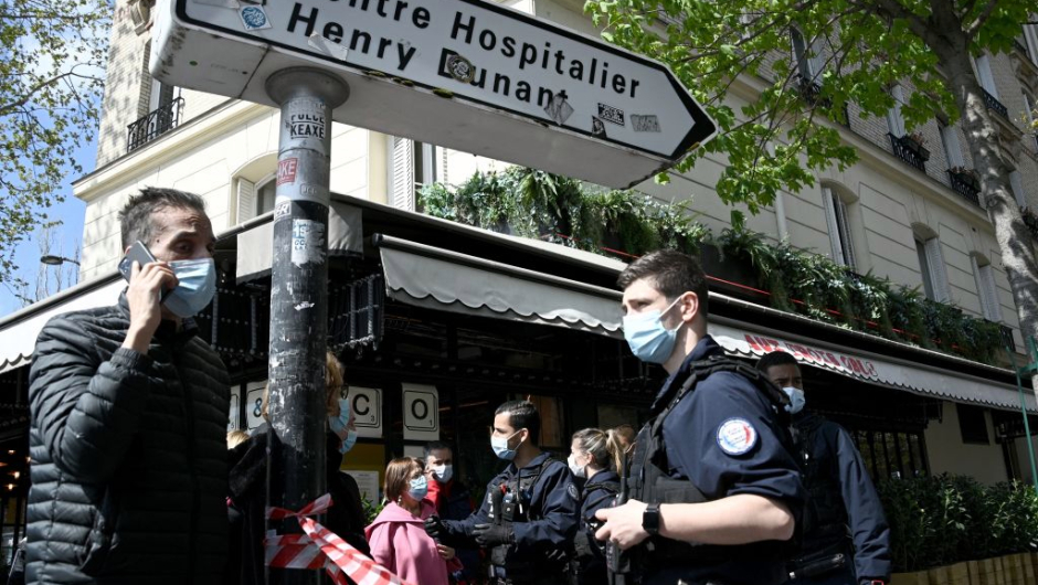 Tiroteo frente a un hospital de París deja al menos un muerto y un herido Tiroteo frente a un hospital de París deja al menos un muerto y un herido