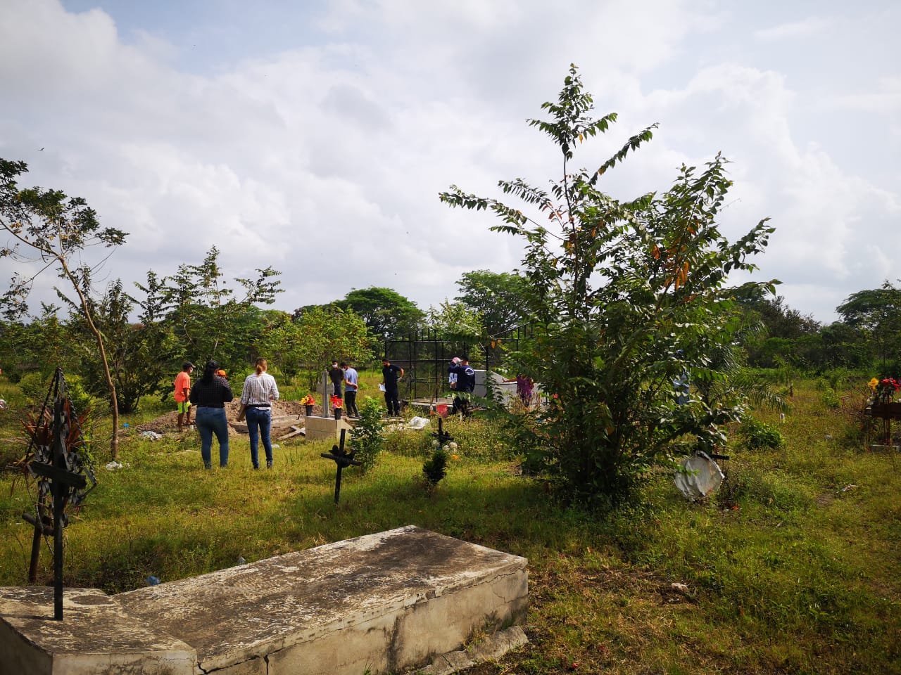 Medicina Forense realiza tres exhumaciones por muertes violentas en el Paraíso