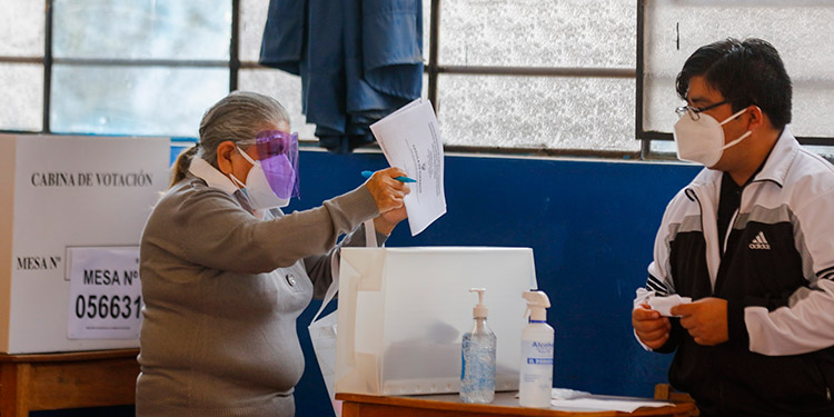 Izquierda y derecha se preparan para segunda vuelta electoral de Perú Izquierda y derecha se preparan para segunda vuelta electoral de Perú