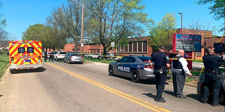 Un ataque con cuchillo deja a un estudiante en estado crítico en una escuela en Tennessee