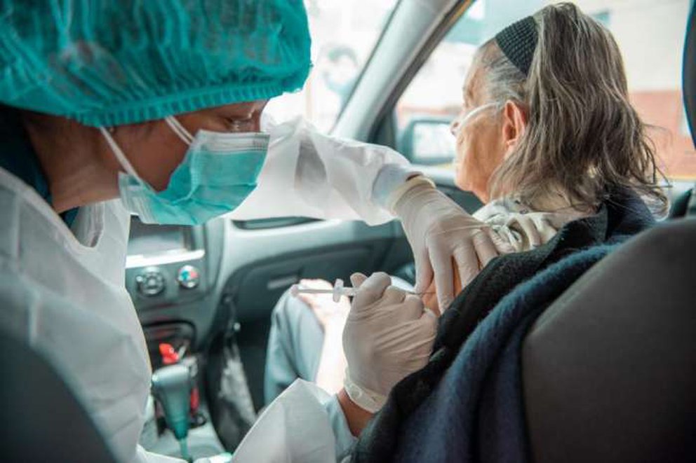 EEUU batió un nuevo récord al vacunar a 4,6 millones de personas contra la Covid-19 en 24 horas EEUU batió un nuevo récord al vacunar a 4,6 millones de personas contra la Covid-19 en 24 horas