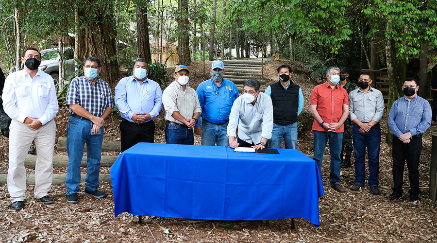 Gobierno contribuirá a sostenibilidad del Parque Nacional La Tigra Gobierno contribuirá a sostenibilidad del Parque Nacional La Tigra